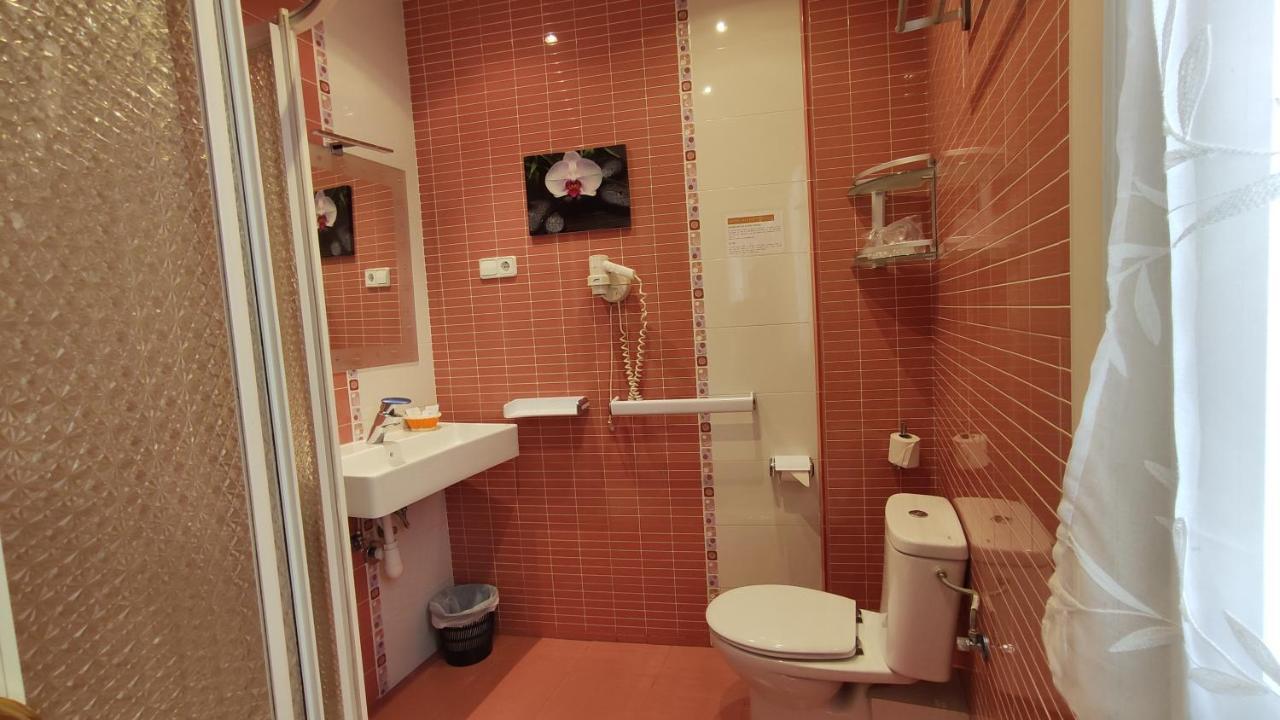 Hostal Aliste Madryt Zewnętrze zdjęcie