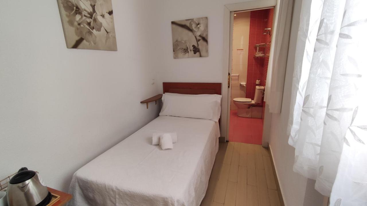 Hostal Aliste Madryt Zewnętrze zdjęcie