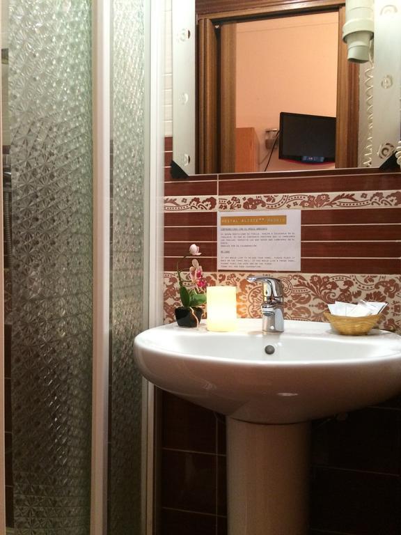 Hostal Aliste Madryt Zewnętrze zdjęcie