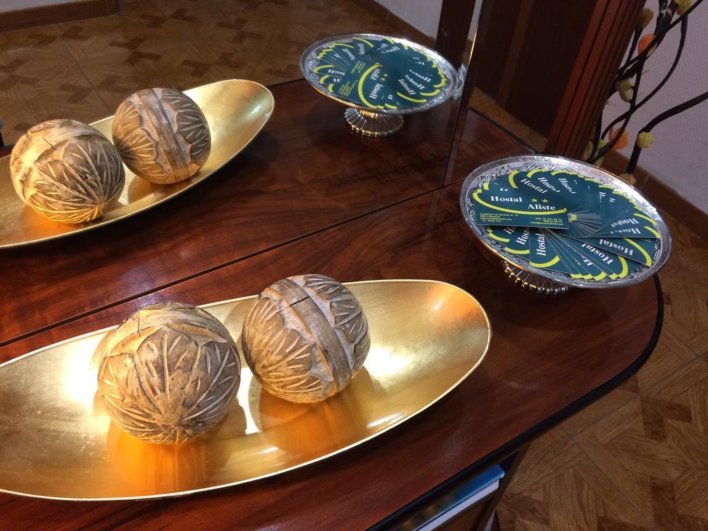 Hostal Aliste Madryt Zewnętrze zdjęcie