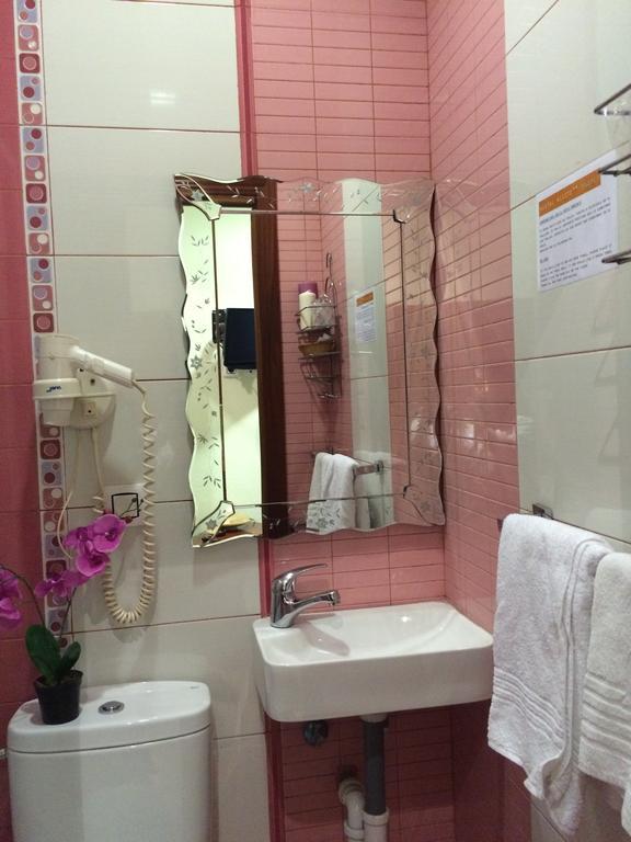 Hostal Aliste Madryt Zewnętrze zdjęcie