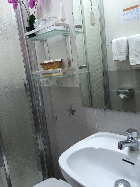 Hostal Aliste Madryt Zewnętrze zdjęcie